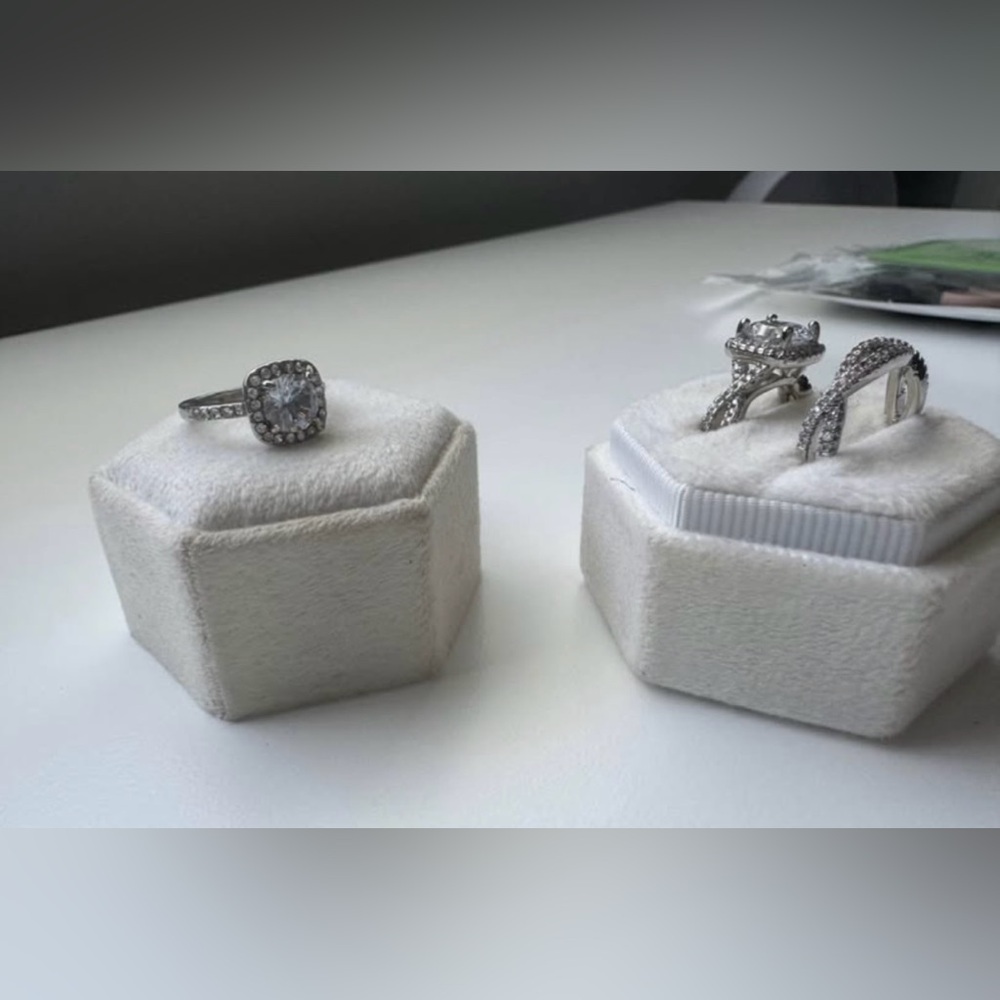 Elegant Silver Ring Set - Picture 4 of 6
